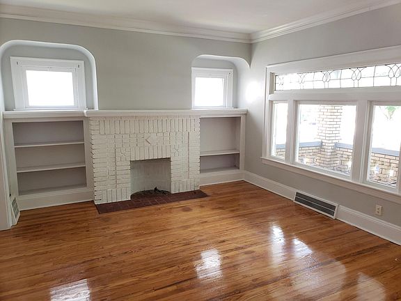 3rd image of 2126 Eldred Ave