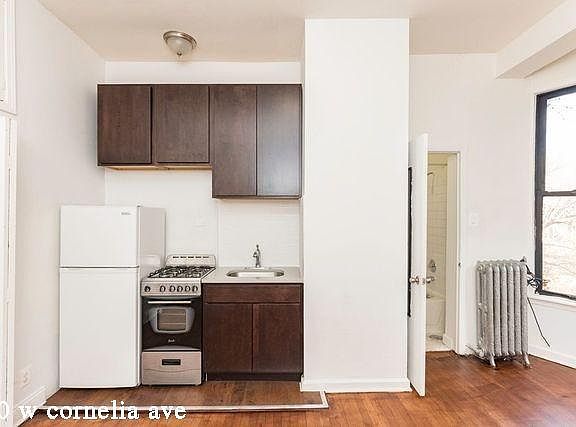 3rd image of 730 W Cornelia Ave #422