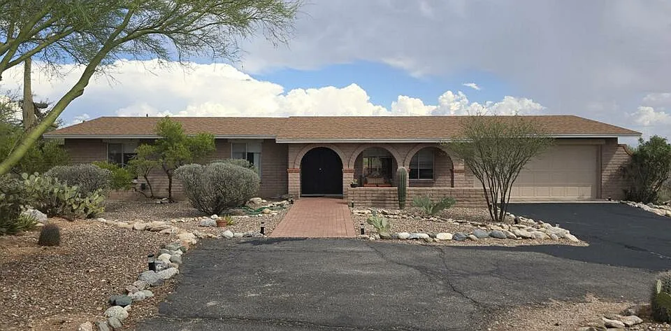 3588 E Gibbon Mountain Pl