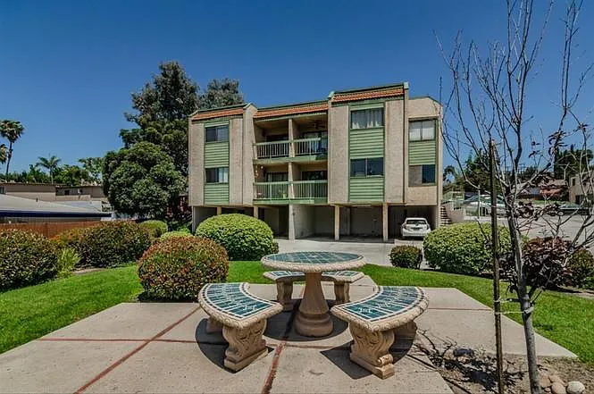 8000 University Ave #402 — Photo 4
