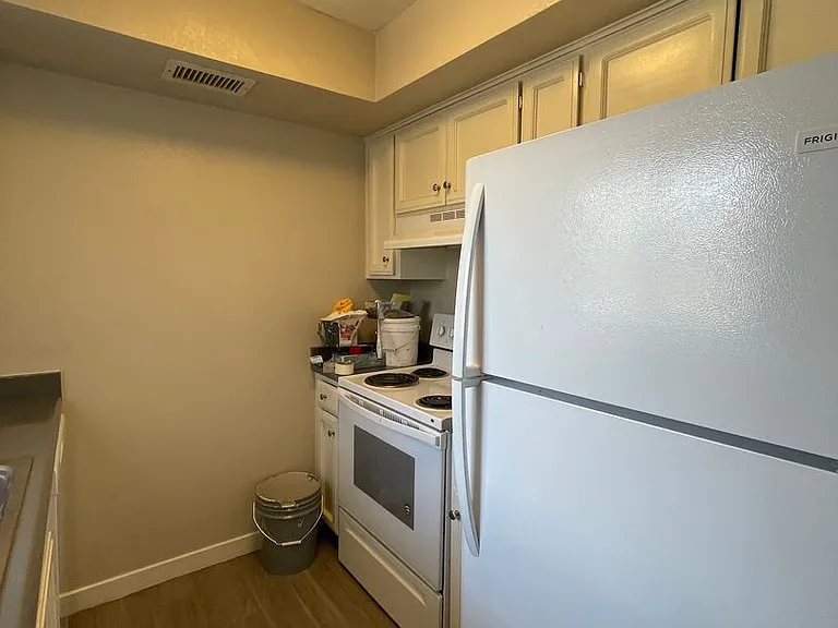 934 N Benton Ave — Photo 10