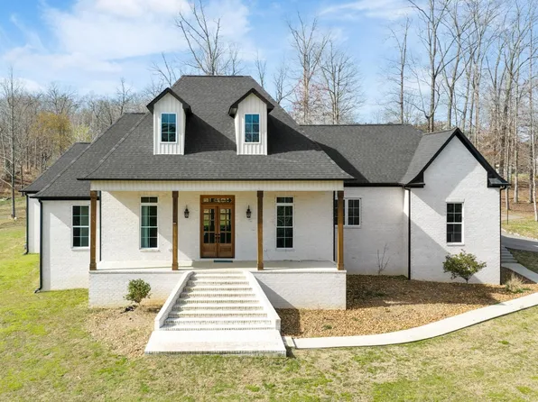 530 Oak Point Dr, Lexington, TN 38351