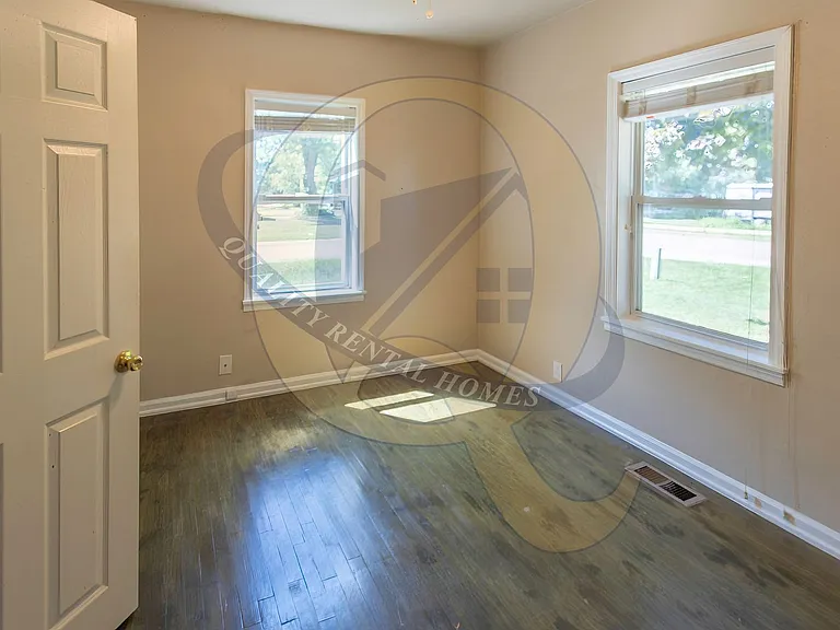 2468 Beulah St — Photo 5