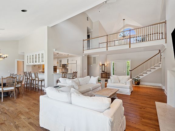 4th image of 5 Goose Glen Ct