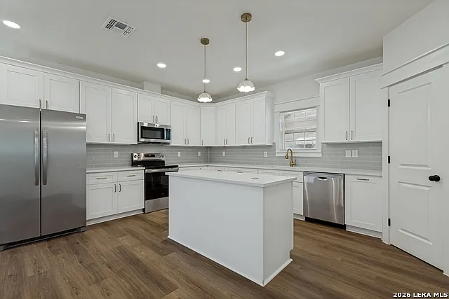 3 bed, 2.0 bath, 1600 sqft, $2,400 — Photo 4