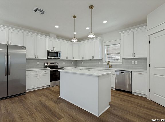 4th image of 547 W Highland Blvd