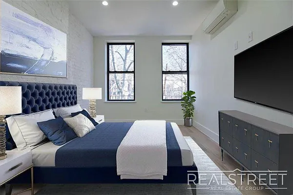 Rented by Real Street Inc | media 4