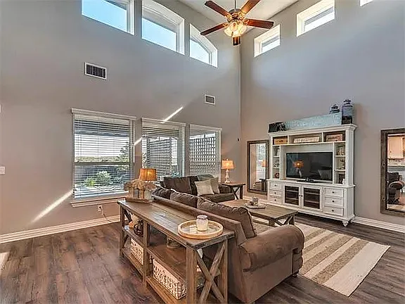 307 Orchard Hill Trl — Photo 16