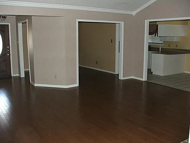910 Bitternut Dr — Photo 7