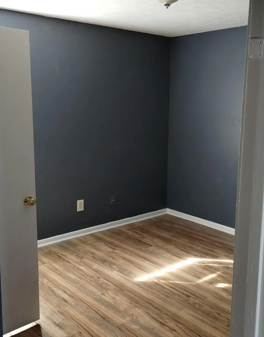 1110 Sheffield Ave — Photo 3