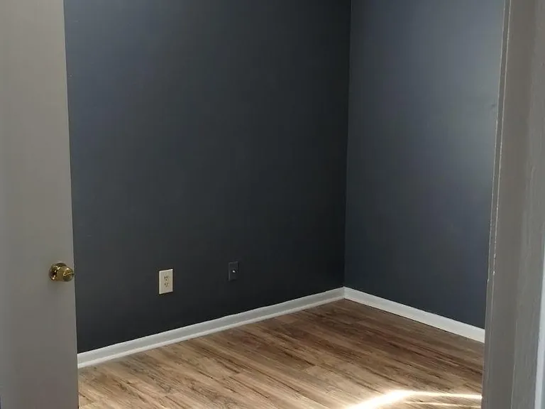 1110 Sheffield Ave — Photo 3