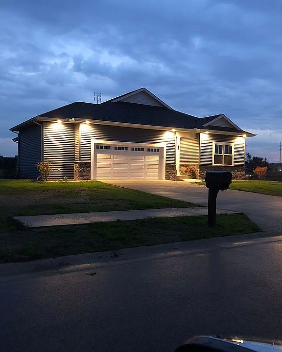 1st image of 1218 Camelot Dr