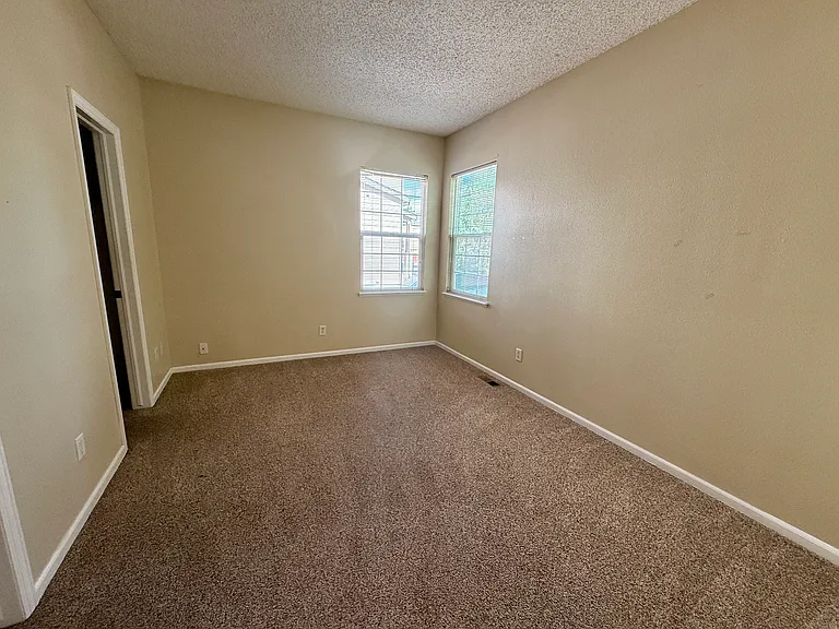 7070 Mountain Creek Grv — Photo 9
