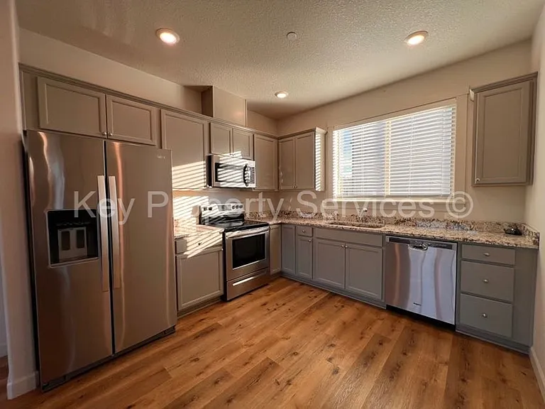 180 Loganberry Ct — Photo 7