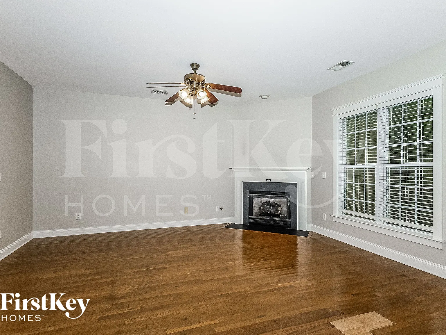 3 bed, 2.5 bath, 1894 sqft, $2,100 — Photo 2