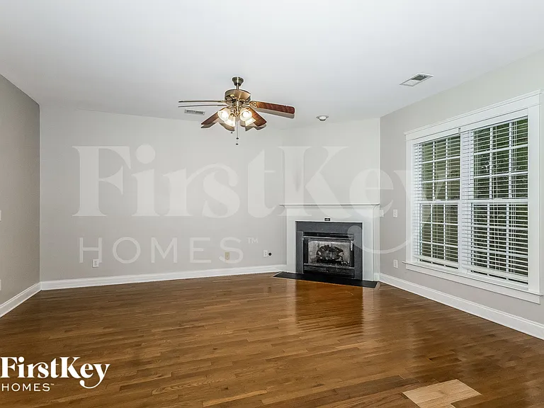 205 Barberry St — Photo 2