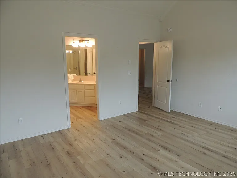 4416 W Indianola St — Photo 65