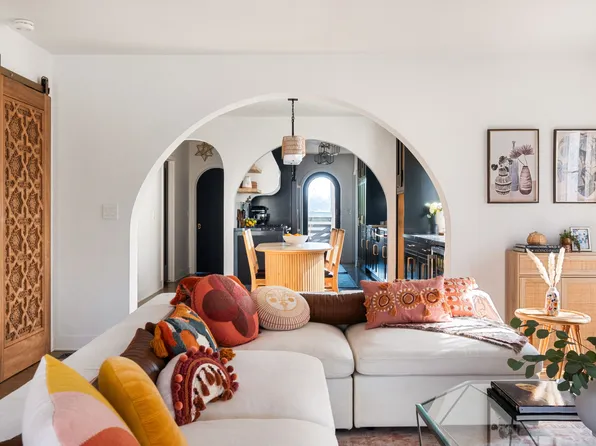 1074 S Sycamore Ave, Los Angeles, CA 90019