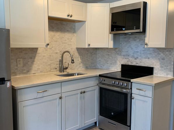 18 Nashua Rd APT 4, Pelham, NH 03076