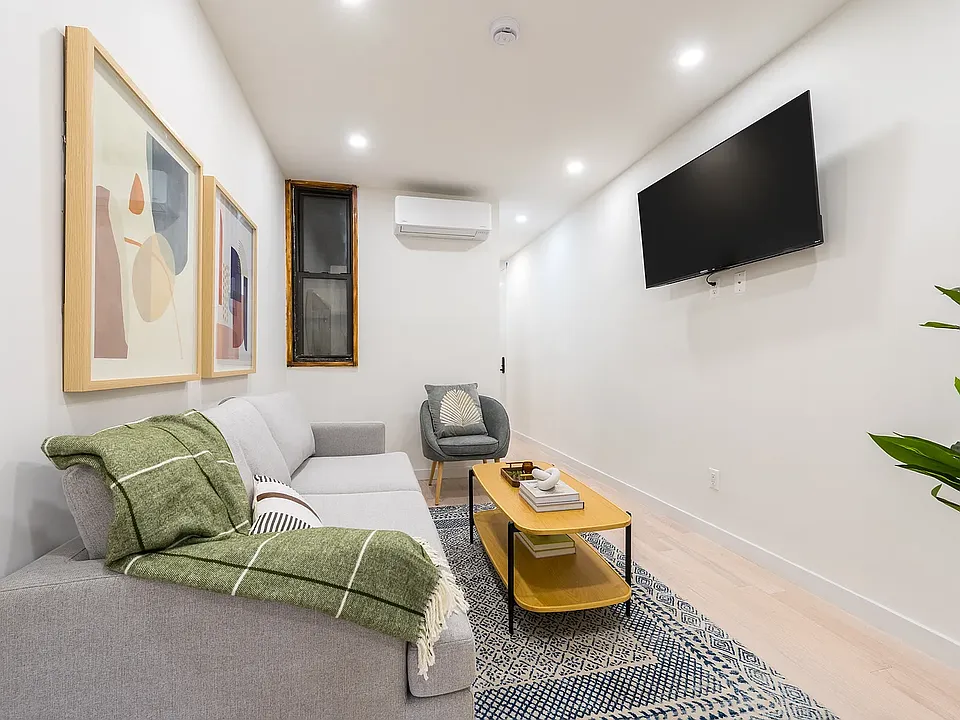 1567 York Ave #2B