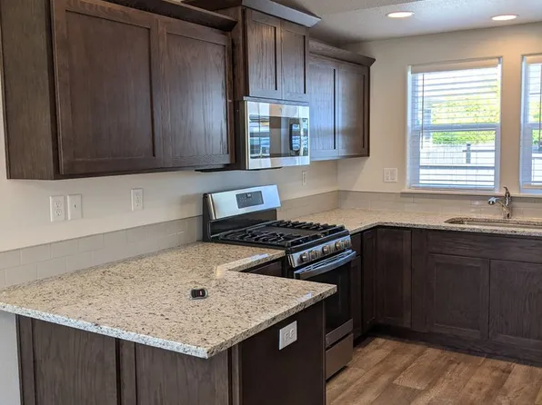 1540 7th St, Springfield, OR 97477