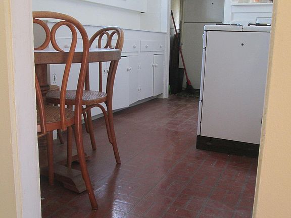 2nd image of 708 1/2 Copeland Ct #708-1/2