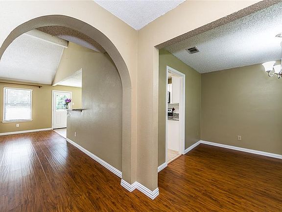 5th image of 2033 Oakglen Dr