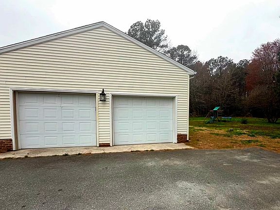 3rd image of 10156 Pineview Rd