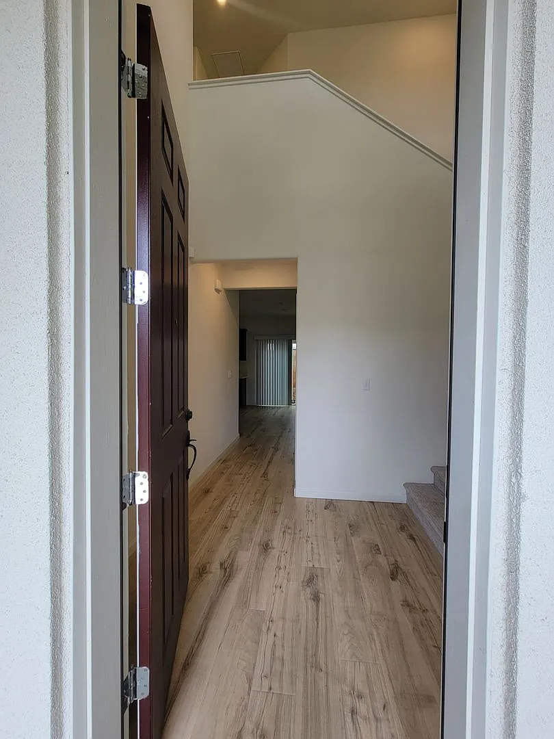 5 bedroom 3 bathroom home in gated community! — Photo 2