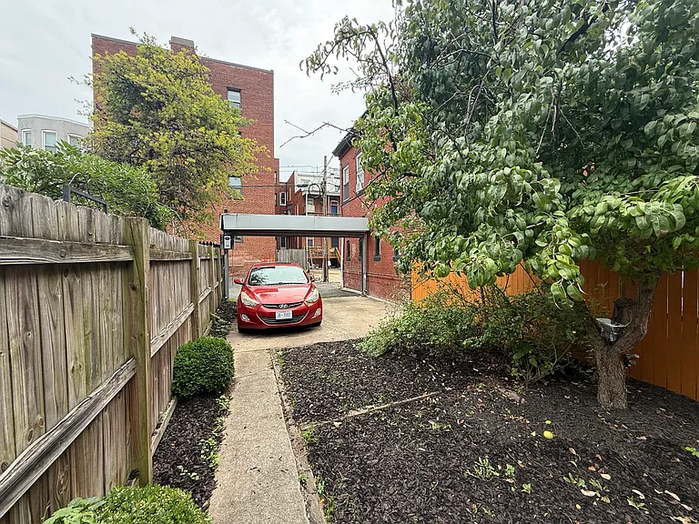 1318 Girard St NW — Photo 17