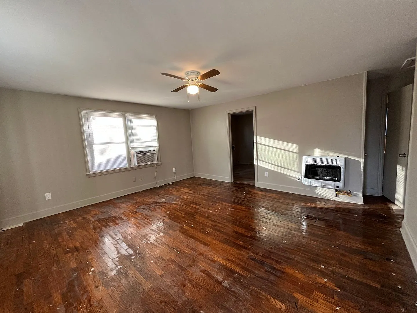 2 Bedroom, 1 Bathroom Home - East Rome — Photo 4