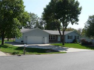 500 Grand Ct, Robins, IA 52328