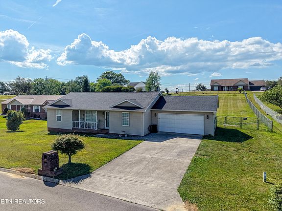2nd image of 219 Twin Ridges Dr