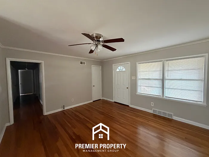 1802 Cornelia Ln — Photo 2