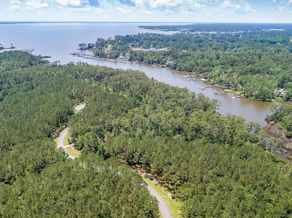 66 Madison Avenue, Oriental, NC 28571