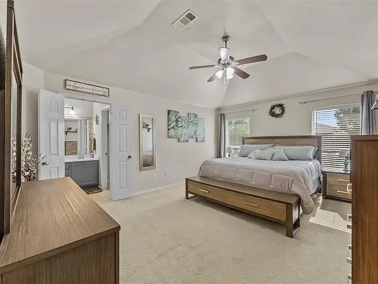 128 Jennings Dr — Photo 9