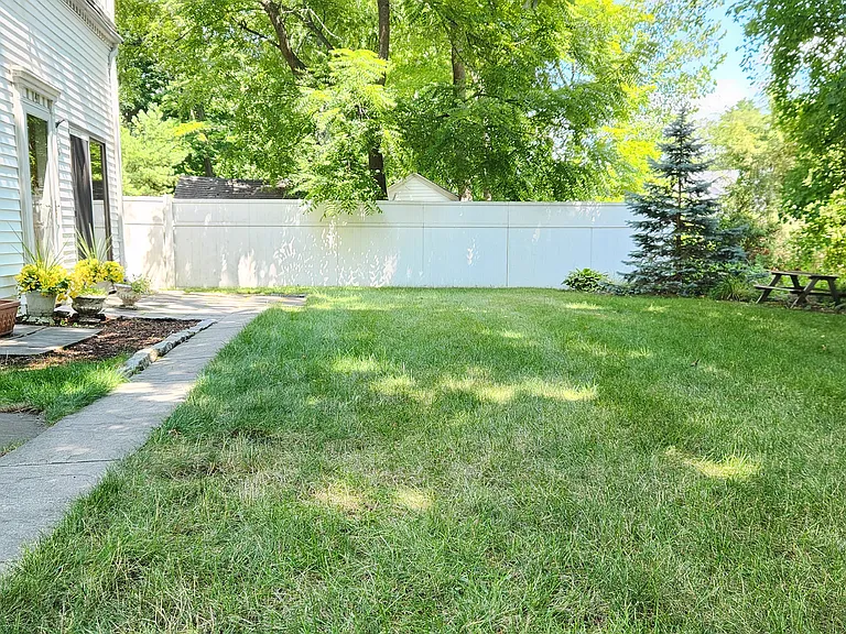 21 Ash St #4 — Photo 20