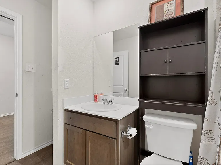 1114 Emerald Gate Dr — Photo 16