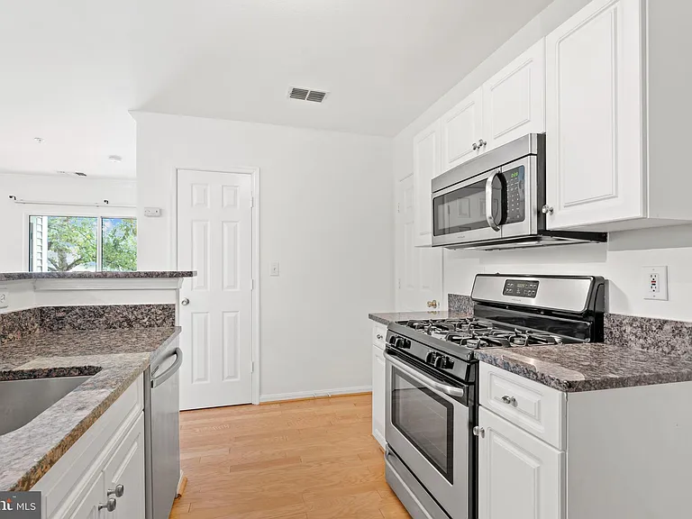 4525 Superior Sq #4525 — Photo 14