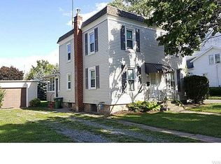9 Maple Ave, Middleport, NY 14105