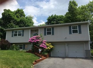 8 Vista Dr, Chester, NY 10918