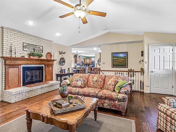 2nd image of 214 Alexander Ct