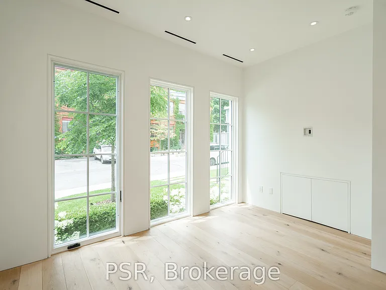 381 Madison Ave — Photo 20