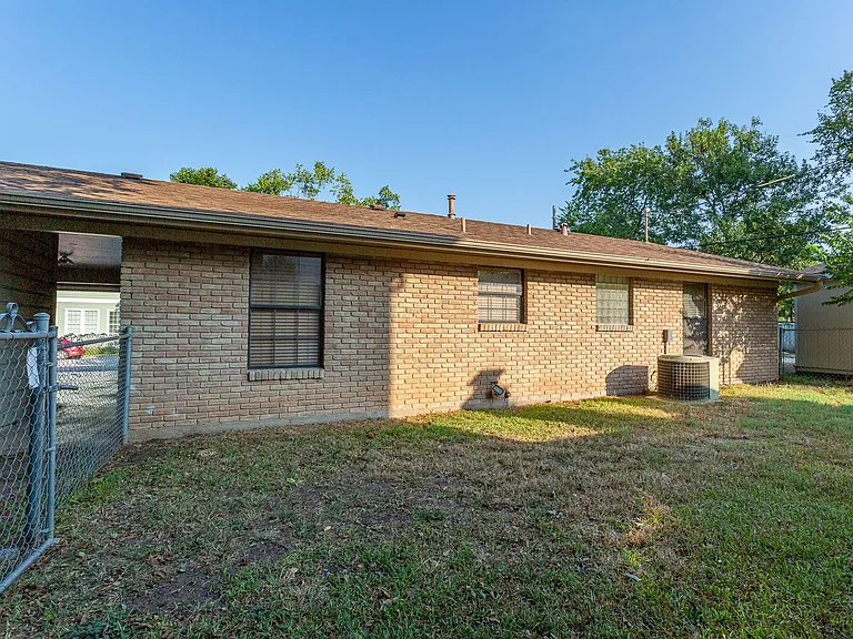 4501 Caswell Ave — Photo 17