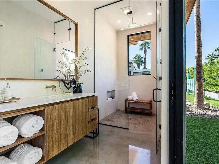524 E Miraleste Ct — Photo 46