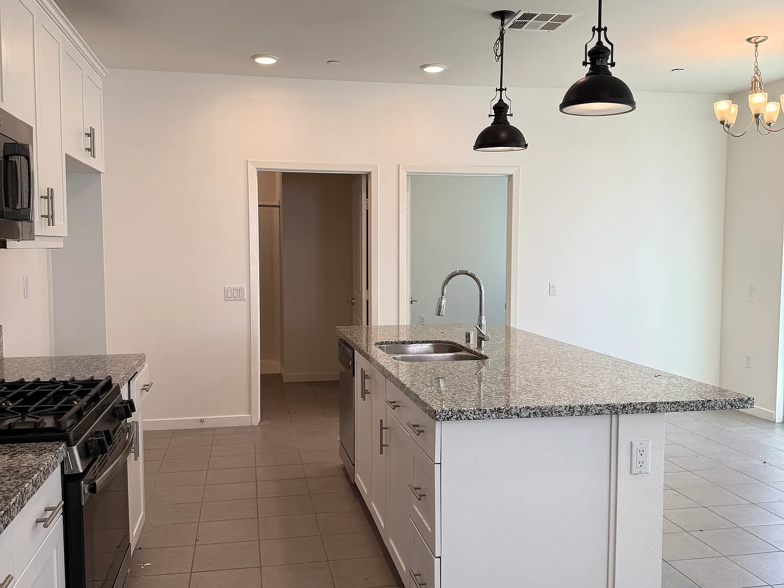 4 bed, 1643 sqft, $3,150 — Photo 3