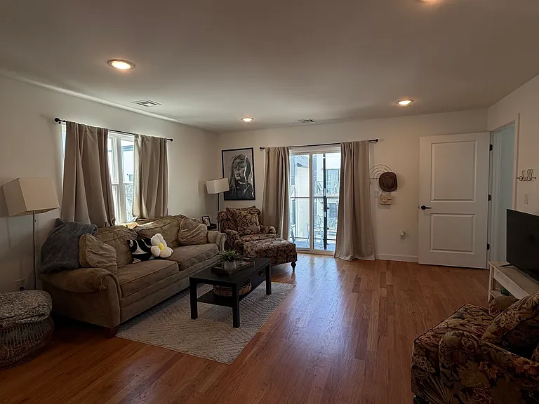 759 Seaport Dr #B — Photo 2