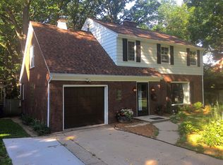 224 Oak Hill Dr, Green Bay, WI 54301