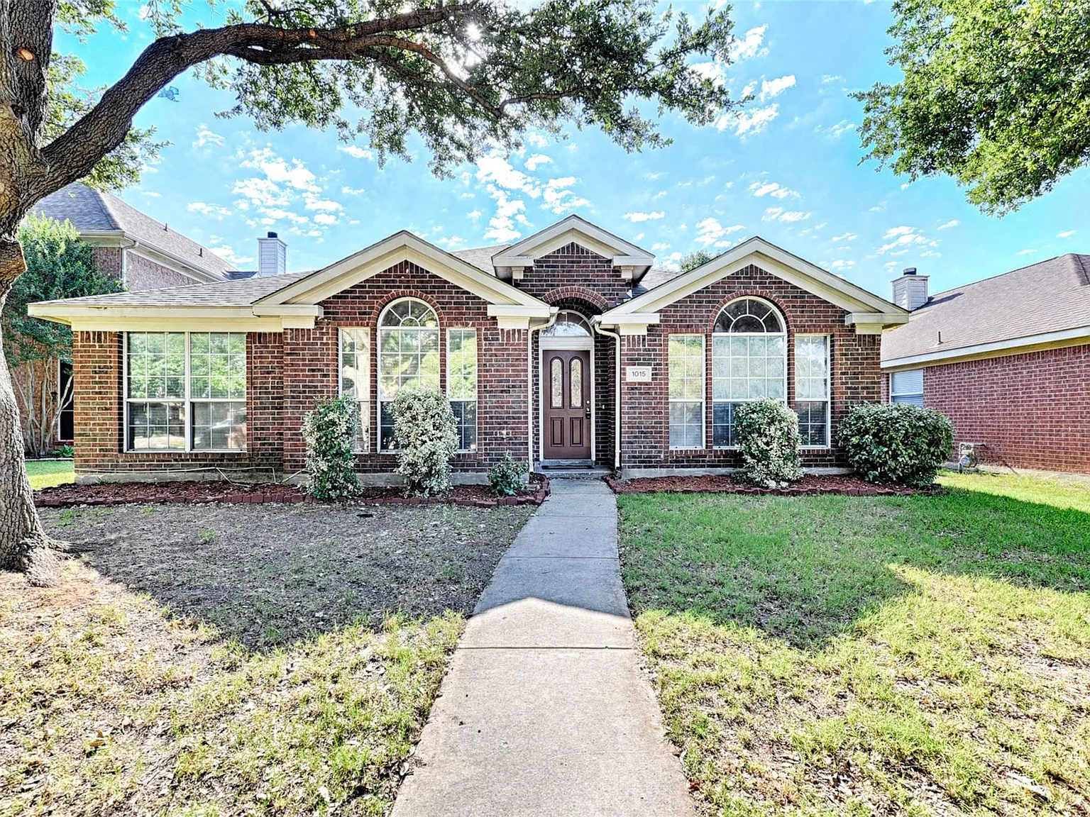 4 bed, 2070 sqft, $2,300 — Photo 2