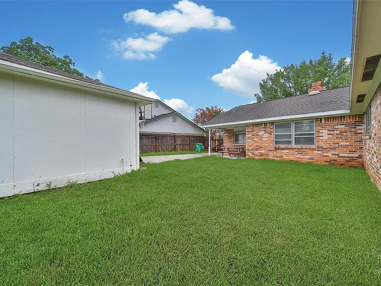 626 Park Knoll Ln — Photo 23